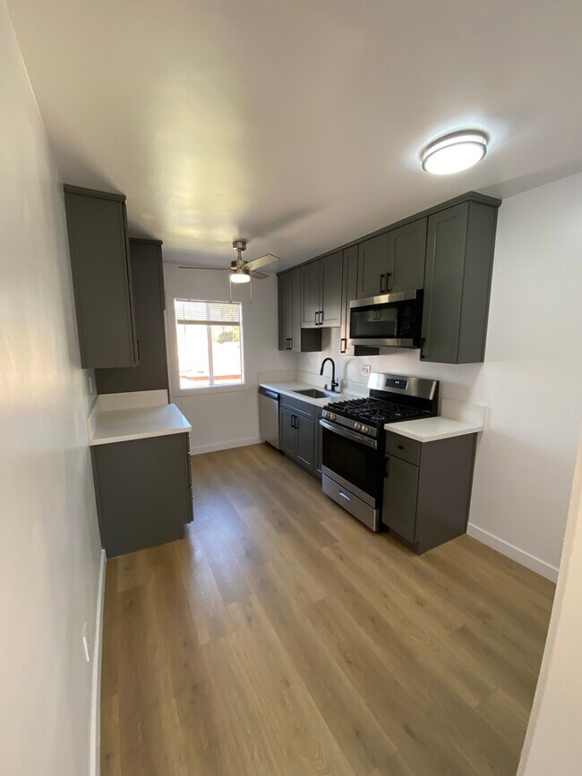 Dining room - 1165 N Normandie Ave