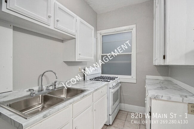 Photo - 820 W Main St Unit 1