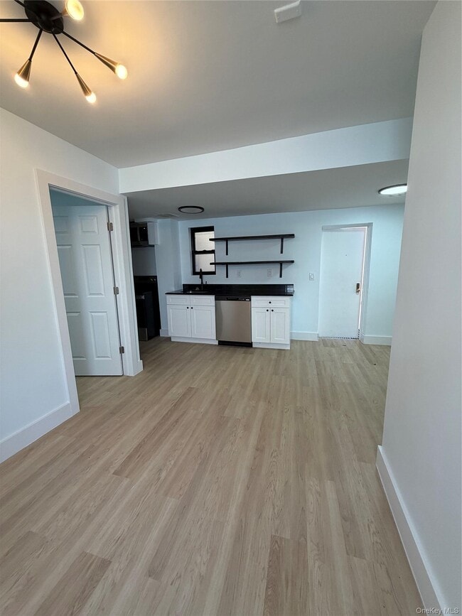 Photo - 119 W 227th St