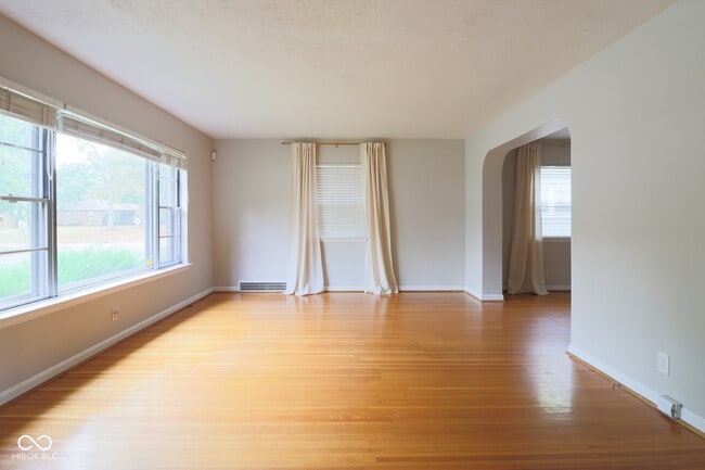 Photo - 5608 Indianola Ave