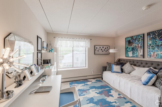 2 BR, 1 BA