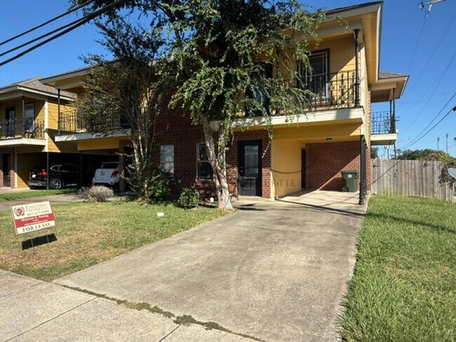 Building Photo - Updated 2-Bed Townhouse Steps from McNeese... Unit 369 East Sale Road