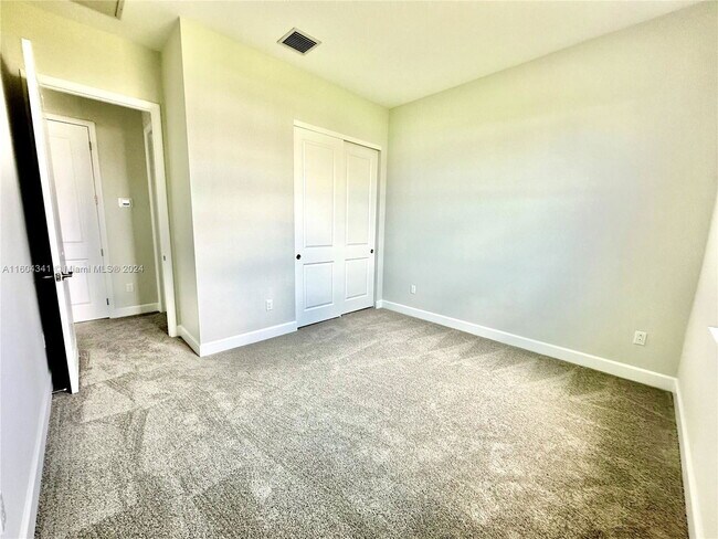 Photo - 5461 Empire Dr