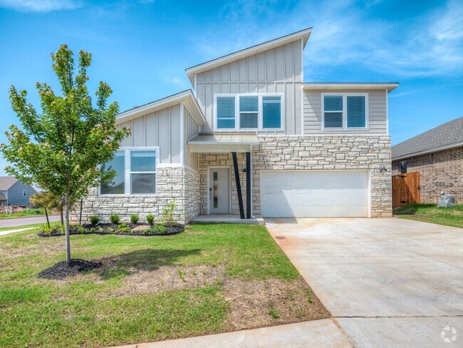 Building Photo - Beautiful New Construction Home in Edmond