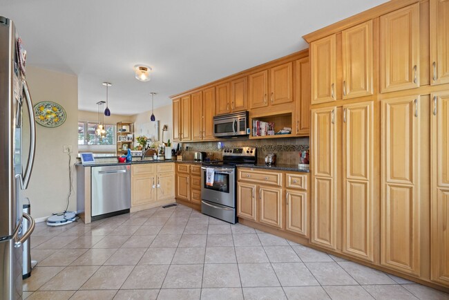 Photo - 2780 Perry St