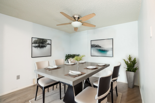 Modern 1-Bedroom Condo in Cottonwood Villa... - Modern 1-Bedroom Condo in Cottonwood Villa...