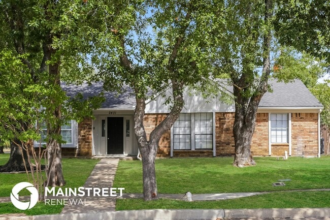 Building Photo - 2401 Cypress Dr