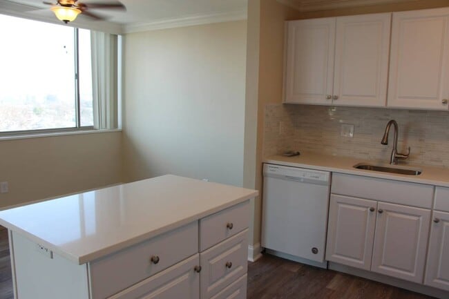 Photo - 1512 S Arlington Ridge Rd Unit 402