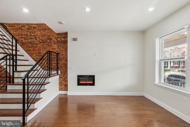 Photo - 5724 Pine St