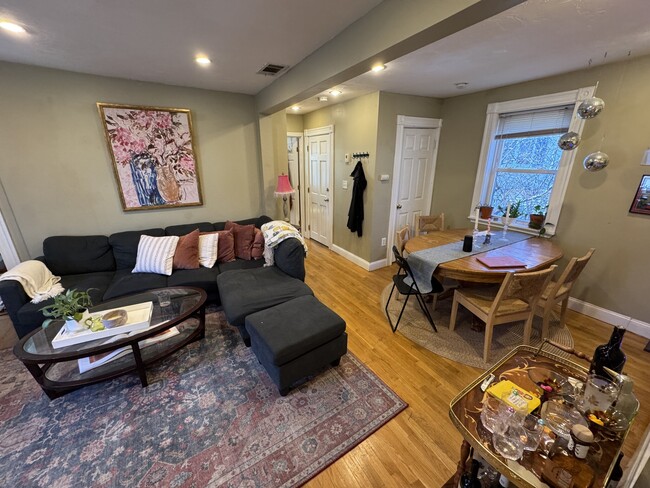 Building Photo - 735 Somerville Ave Unit 3 Rental