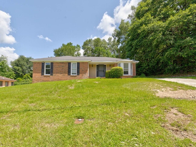Building Photo - Move-In Ready 3/2 in Columbus | Appliances + W/D + Lawn Care + Pest Control Included | $1,650/mo