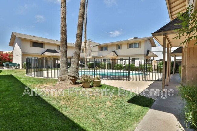 Photo - 3934 E Piccadilly Rd Unidad Apt. #1
