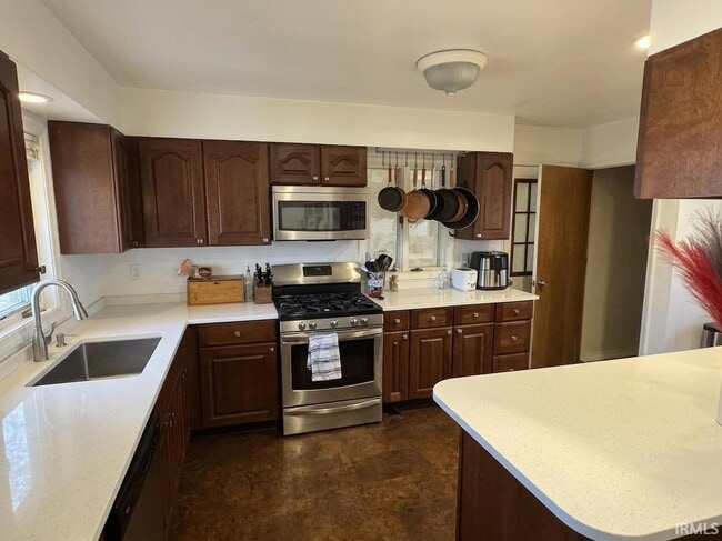 Photo - 209 S Hillsdale Dr