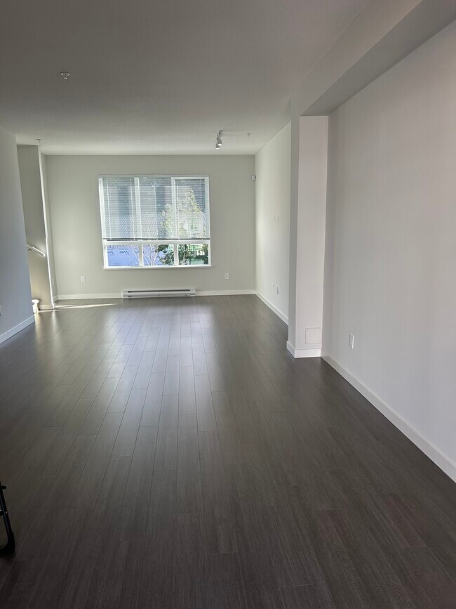 Photo - 8335 Nelson St