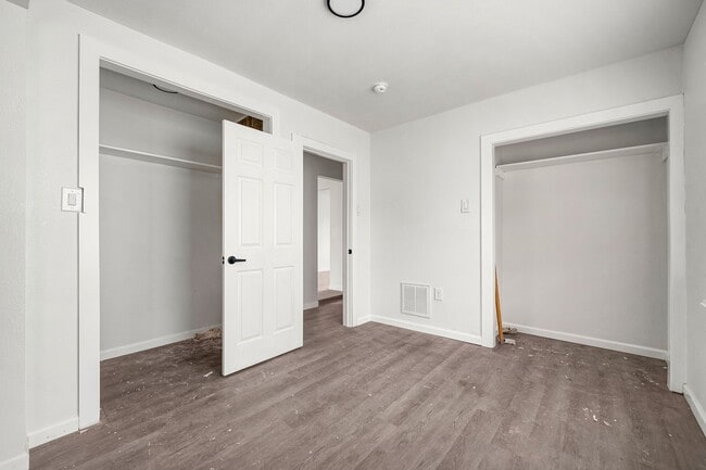 Photo - 404 Glenmore Dr