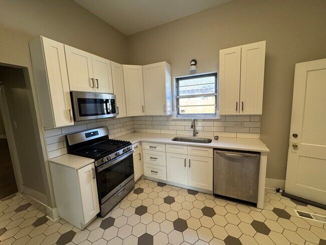 Totally updated 2 Bedroom 1 1/2 Bathroom Home Near UAMS