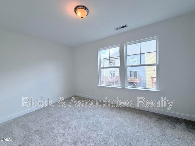 Photo - 275 Michigan Ave