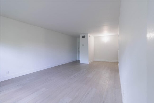 Photo - 2424 SE 17th St Unit 305B