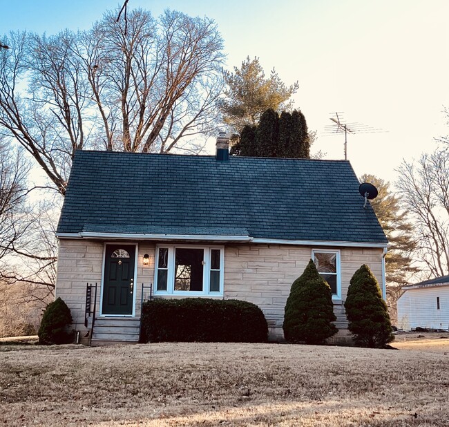Building Photo - 201 W Church Ln Rental