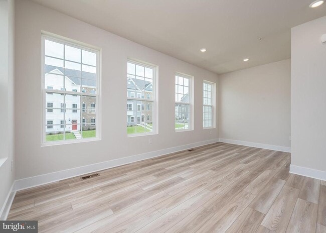 Photo - 1810 Parham Wy