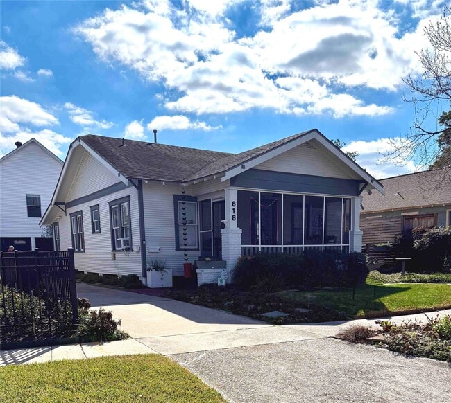 Photo - 618 E 16th St