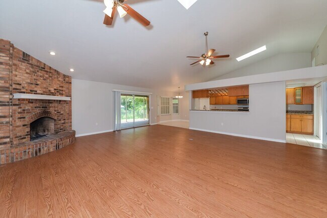 Photo - 811 133rd St E