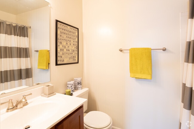 2BR, 2BA - 1,057 SF