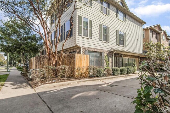 Building Photo - 908 W 26th St Rental