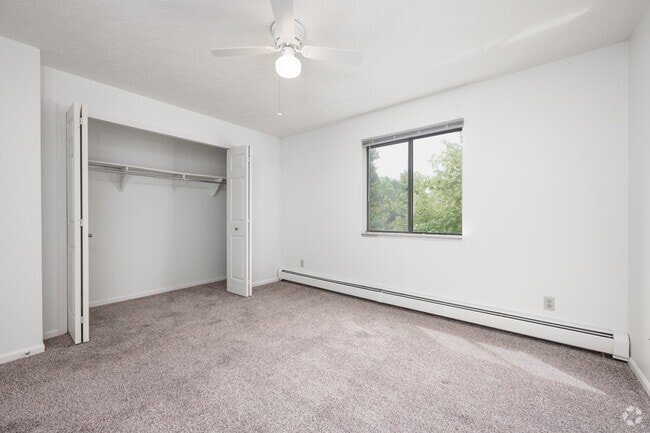 1HAB, 1BA - 715 ft² - Habitación - Ashton Lake Apartments