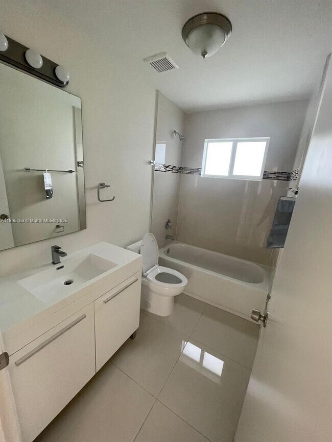 Photo - 3 bedroom in Miami FL 33147