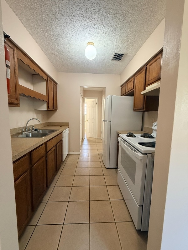 Photo - 470 Crabapple Ct