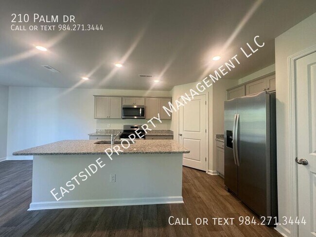 Photo - 210 Palm Dr
