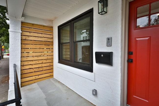 Building Photo - 1538 S Myrtlewood St