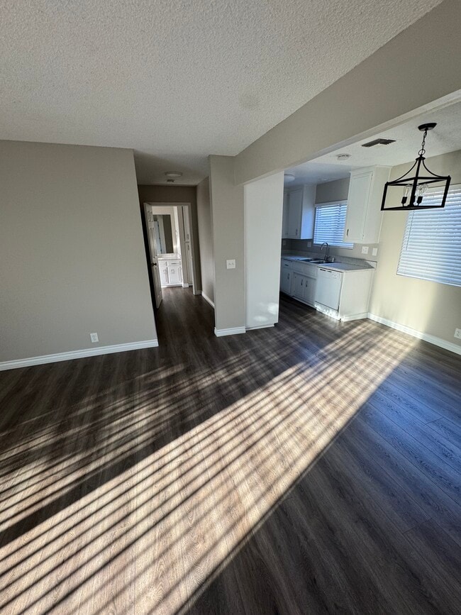 Photo - The Courtyard Apartments