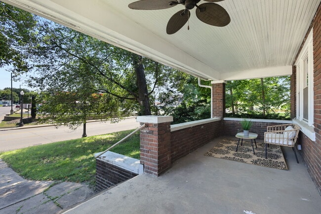 Photo - 401 S Buchanan St