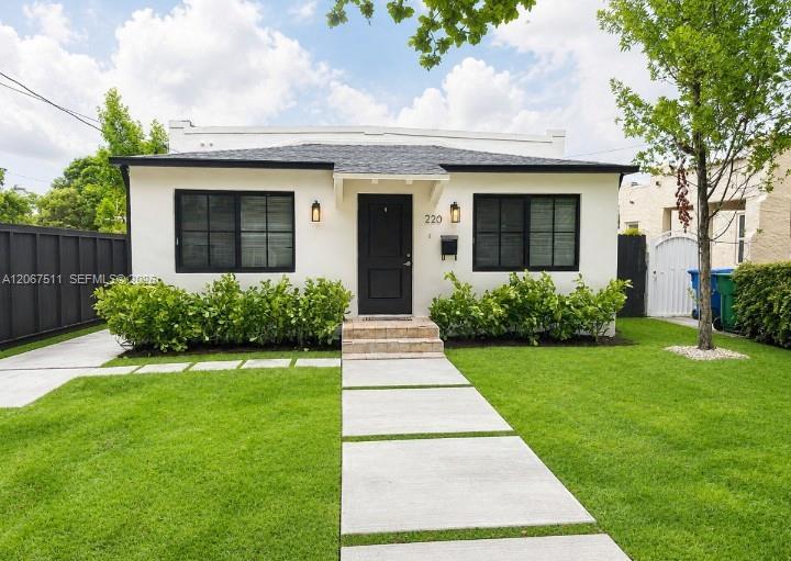 Photo - 220 SW 32nd Ave