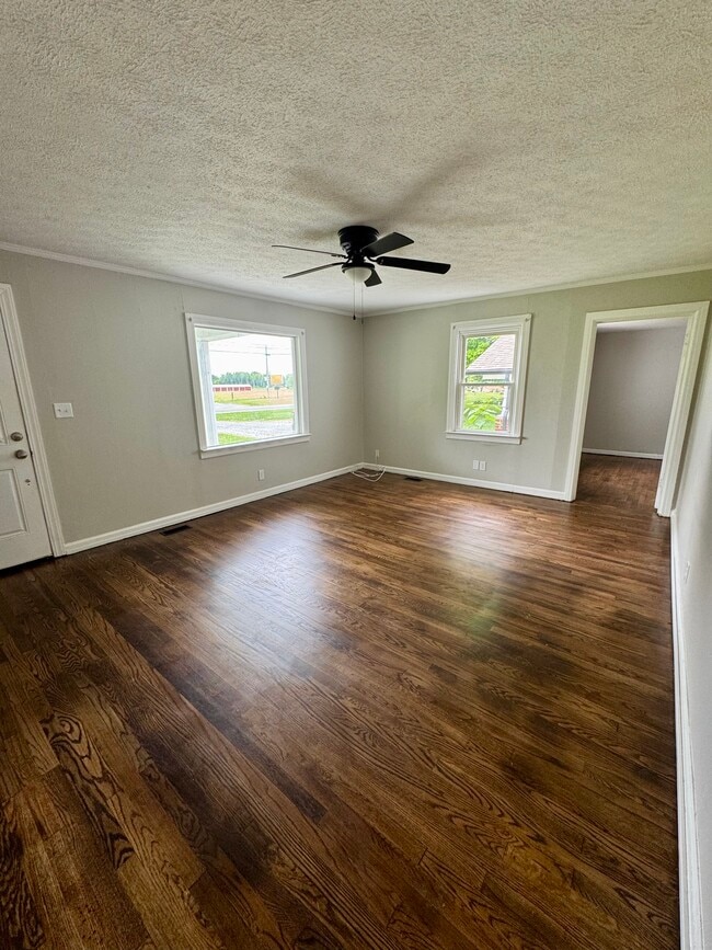 Photo - 5624 US Highway 60 W