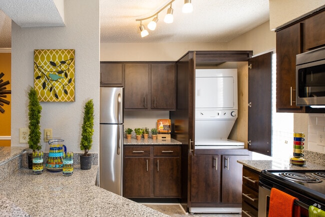 2BR - 2BA, 980SF