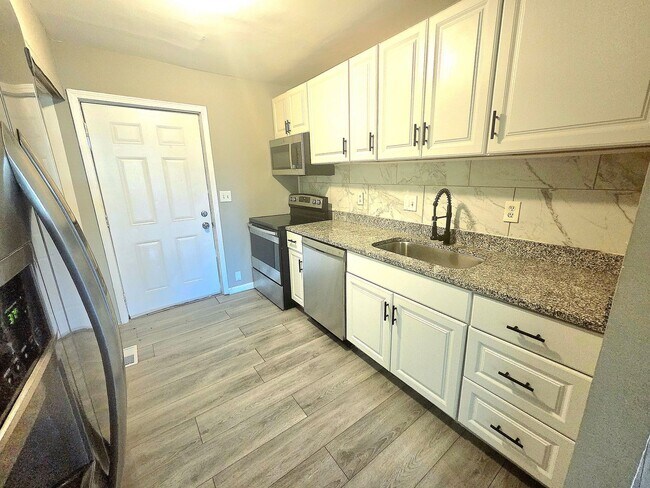 Photo - 4346 Swan Ave