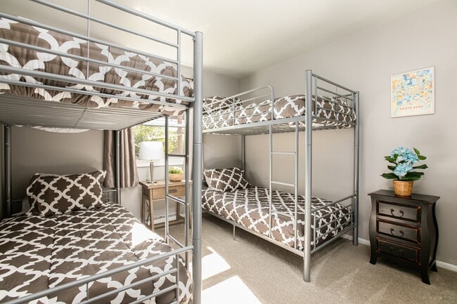 Dormitorio número 2 en la planta superior - 1536 Gordon Dr