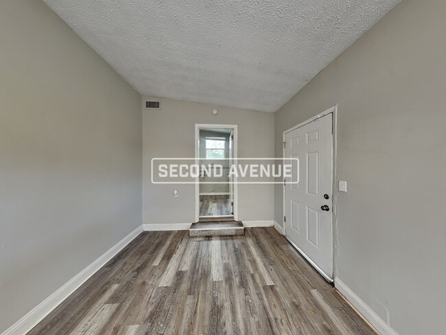 Photo - 4144 Katanga Dr N