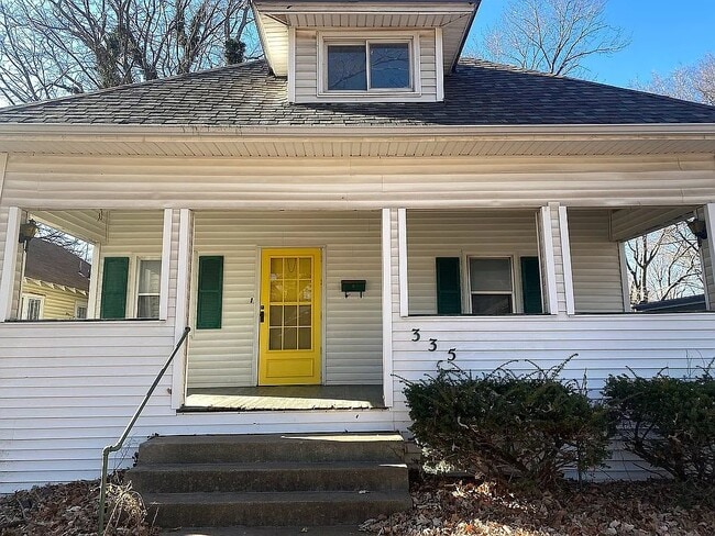 Building Photo - 335 S Green St Rental