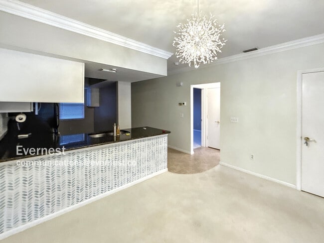 Building Photo - 4550 SE 5th Pl Rental