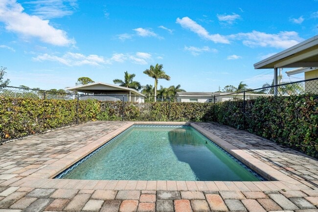 Photo - 2777 SE Normand St