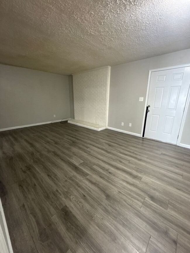 Photo - 23 Camelot Cove Unit Right