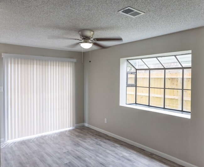 Building Photo - 19918 Bambiwoods Dr