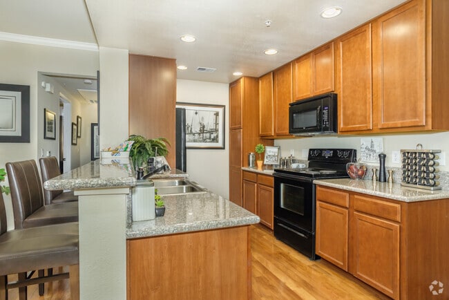 1BR, 1BA - 916SF