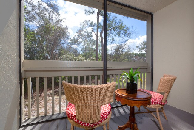 Sun Pointe Lake Apartments For Rent In Daytona Beach Fl Forrent Screened In Patio Balcony Sun Pointe Lake Apartments