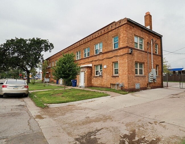 Building Photo - 306 E Pine St Unit 2