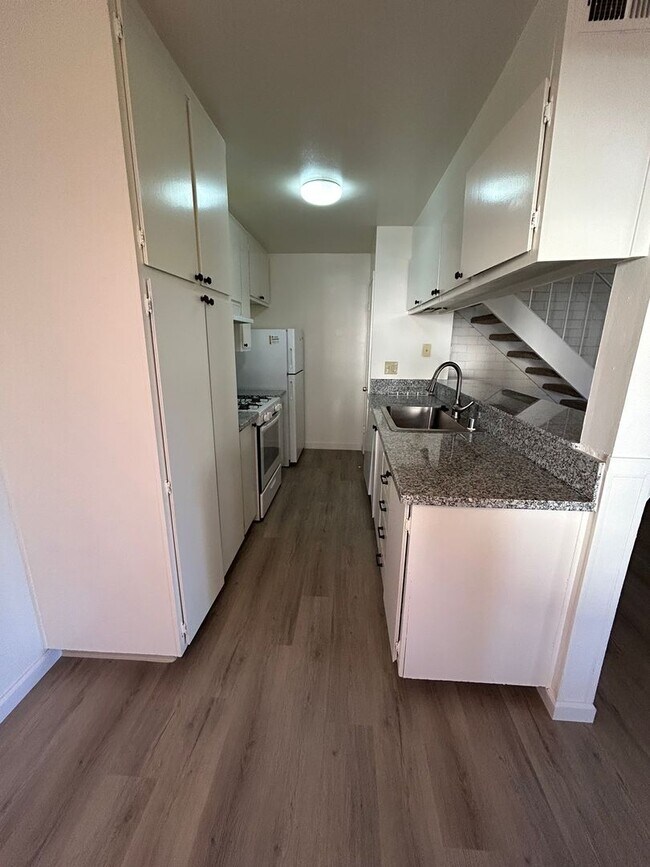 Photo - Davis Townhouse.